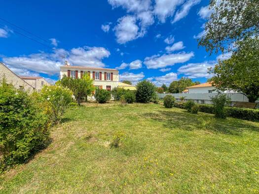 Maison en viager occupé Bouquet 125 500 € 7 pièces 6 chambres 205 m² 1 173 m² de terrain Sud Est Saujon 17600