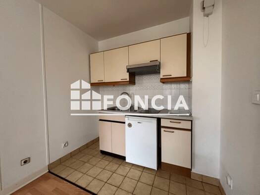 Appartement à louer 447 € 1 pièce 26,6 m² Étage 1/3 Centre Ville Blois 41000