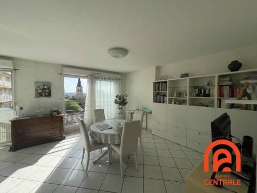Appartement à louer 784 € 2 pièces 1 chambre 49 m² 3ème étage Les Genêts-Le Vinatier-Le Lessivas Bron 69500