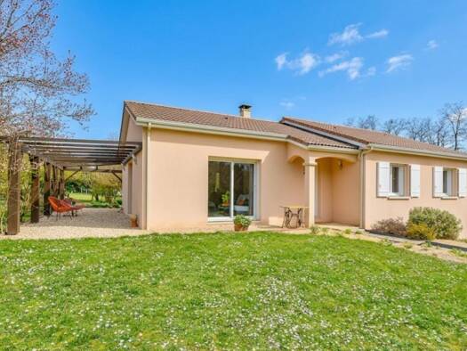 Pavillon à vendre 255 700 € 6 pièces 4 chambres 136,1 m² 1 925 m² de terrain Le Vigen 87110