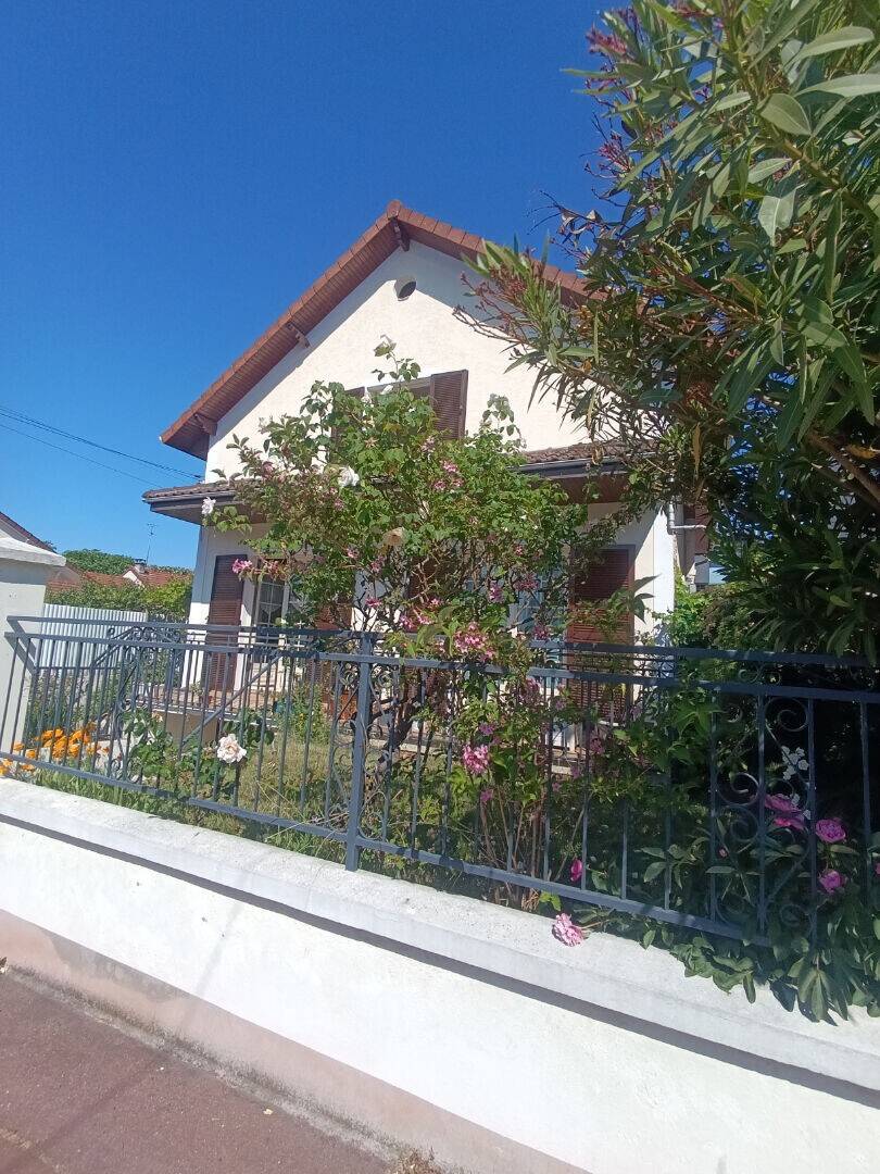 Maison à vendre, 125m², SAINT MAUR DES FOSSES