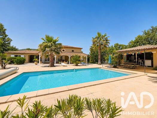 Maison à vendre 890 000 € 6 pièces 3 chambres 198 m² 4 700 m² de terrain Besse-sur-Issole 83890
