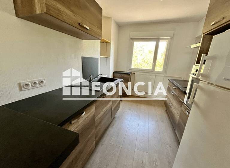 Appartement à louer 710 € 3 pièces 2<br/>chambres 80 m²<br/>superficie RDC<br/>étage Bellevue Brest 29200