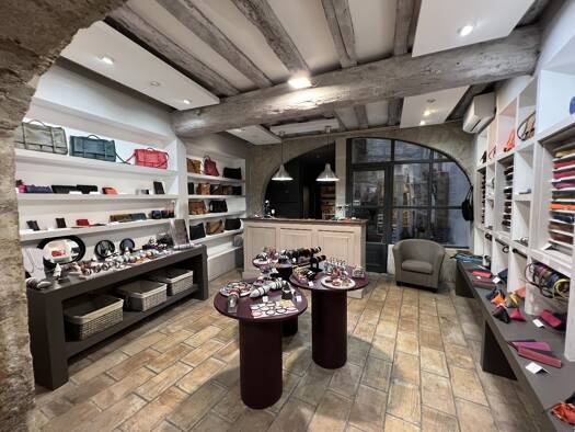 Local commercial avec bail commercial 65 000 € 85 m² de surface de vente Centre Ville Pézenas 34120