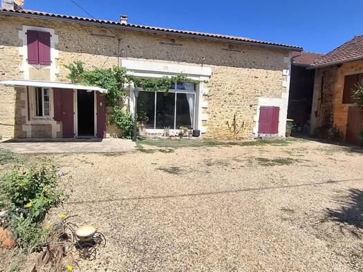 Maison à vendre 232 000 € 5 pièces 4 chambres 200 m² 1 158 m² de terrain Vitrac-Saint-Vincent 16310