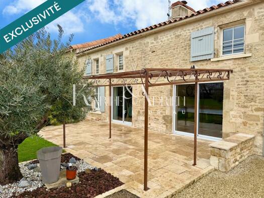 Maison à vendre 379 000 € 6 pièces 4 chambres 210 m² 1 760 m² de terrain Fontenay-le-Comte 85200