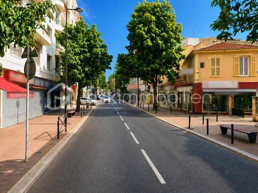 Local commercial à vendre 300 000 € 73 m² de surface de vente Centre Ville Antibes 06600