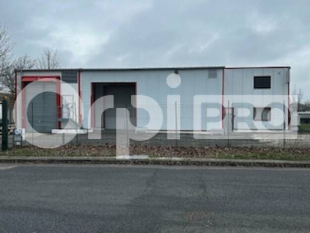 Local d'activités à vendre 795 000 € 484 m² d'espace de stockage Saint-Maximin 60740