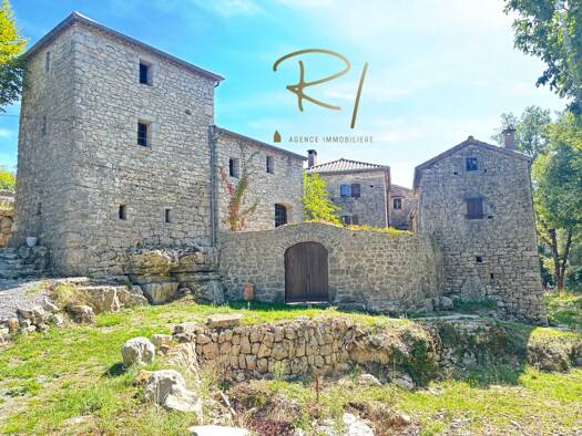 Ferme à vendre 795 000 € 14 pièces 10 chambres 300 m² 86 955 m² de terrain Les Vans 07140
