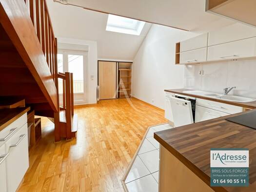 Appartement à louer 785 € 2 pièces 1 chambre 31 m² 2ème étage Le Parterre Dourdan 91410