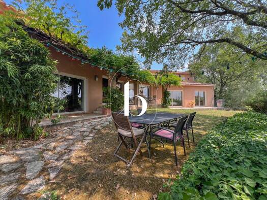 Villa à vendre 630 000 € 7 pièces 5 chambres 224 m² 2 200 m² de terrain Goudargues 30630