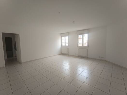 Appartement à louer 710 € 3 pièces 2 chambres 59 m² Étage 1/2 Beauvais 60000