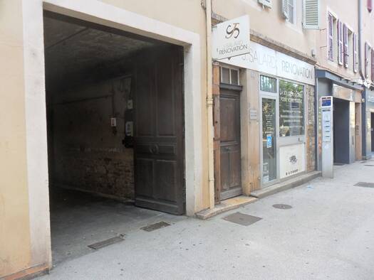 Local commercial à louer 1 200 € 190 m² de surface de vente Centre Ville Mâcon 71000