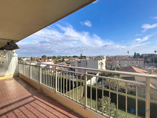 Appartement à louer 1 290 € 3 pièces 2 chambres 64 m² Étage 3/4 Les Pomarels Saint-Laurent-du-Var 06700