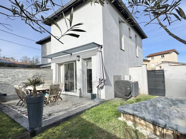 Appartement à vendre 345 000 € 3 pièces 2 chambres 68,3 m² RDC Craponne 69290