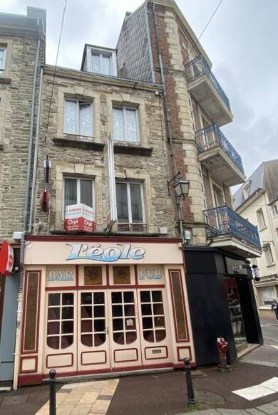 Maison à vendre 150 000 € 5 pièces 4 chambres 150 m² 56 m² de terrain Centre Cherbourg-en-Cotentin 50100