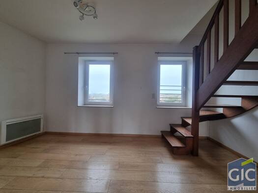 Appartement à louer 690 € 4 pièces 2 chambres 61 m² Étage 3/3 Creully sur Seulles 14480