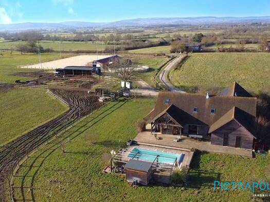 Villa à vendre 1 250 000 € 7 pièces 5 chambres 239 m² 55 828 m² de terrain Sennecey-le-Grand 71240