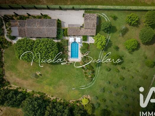 Mas à vendre 1 780 000 € 8 pièces 6 chambres 390 m² 7 486 m² de terrain Cheval-Blanc 84460