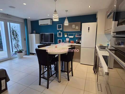 Appartement à vendre - Première occupation 280 000 € 3 pièces 2 chambres 53 m² RDC/2 Est Solliès-Pont 83210