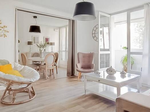 Appartement à vendre 101 000 € 4 pièces 2 chambres 70,8 m² Étage 1/15 Bords de Loire-Grand mail Saint-Pierre-des-Corps 37700