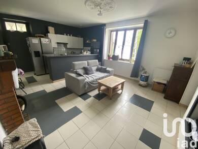 Immeuble à vendre 365 000 € 305 m² Anais 16560