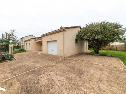 Maison de plain-pied à vendre 223 600 € 4 pièces 3 chambres 120 m² 660 m² de terrain Puy-l'Évêque 46700