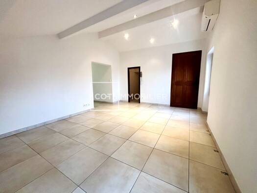 Appartement à louer 950 € 4 pièces 3 chambres 81,3 m² 4ème étage Propriano 20110