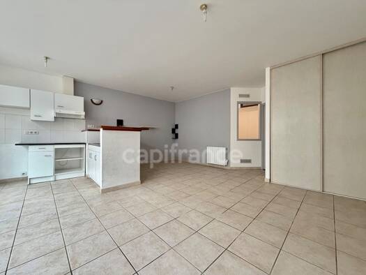 Appartement à louer 305 € 2 pièces 1 chambre 48 m² RDC Saint-Just-en-Chevalet 42430