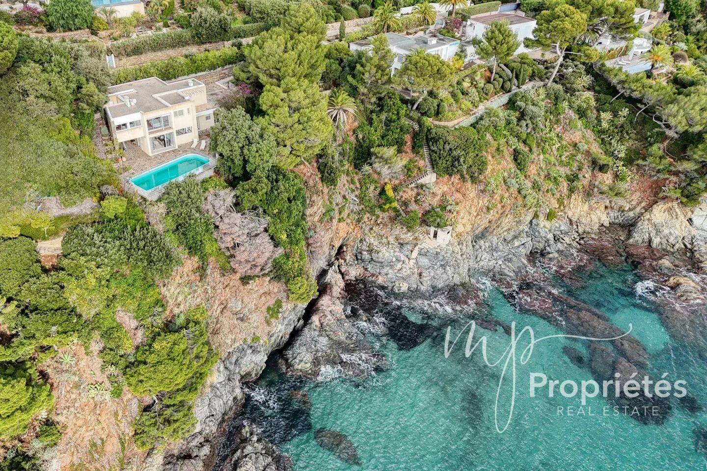 Maison à vendre, 187m², LA CROIX VALMER