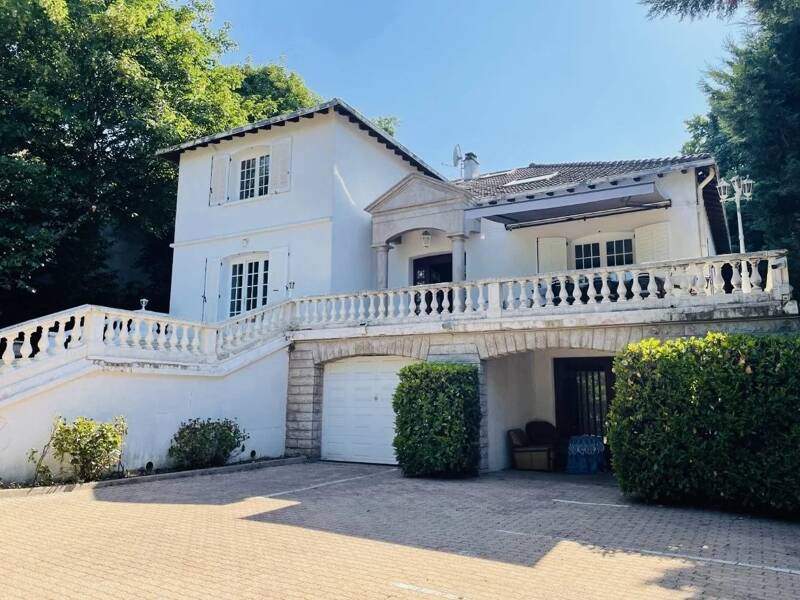 Maison à vendre, 590m², SAINT ETIENNE