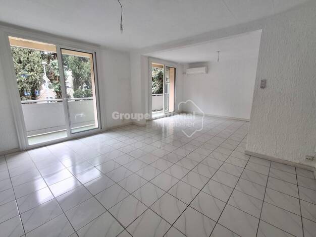 Appartement à louer 800 € 4 pièces 2 chambres 74 m² Étage 1/4 Durance-Baigne Pieds-Hôpital Avignon 84000