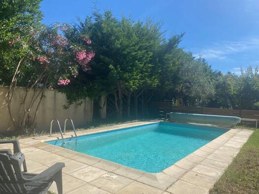 Ferme à vendre 476 000 € 8 pièces 4 chambres 216 m² 1 175 m² de terrain Althen-des-Paluds 84210