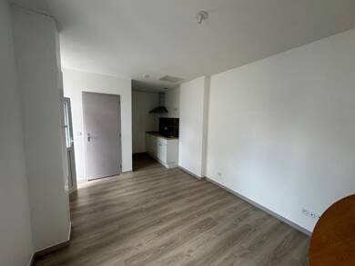 Appartement à louer 325 € 1 pièce 20,4 m² 1er étage disponible à partir du 13/08/2025 Centre Ville Vierzon 18100