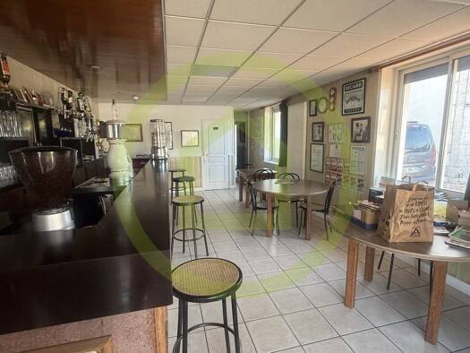 Immeuble à vendre 675 900 € 525 m² Saint Ausone-Saint Martin-Saint Gelais Angoulême 16000