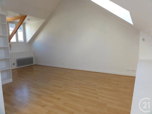 Appartement à louer 793 € 2 pièces 1 chambre 40 m² Étage 2/2 Bougival 78380