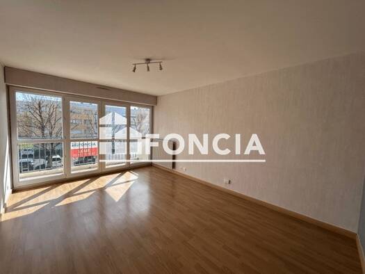 Appartement à louer 638 € 3 pièces 2 chambres 67,1 m² 2ème étage Robretières La Roche-sur-Yon 85000