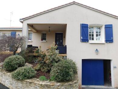 Maison de plain-pied à vendre 228 700 € 4 pièces 2 chambres 110 m² 1 700 m² de terrain Chantonnay 85110