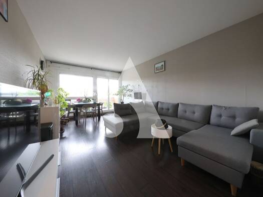 Appartement à vendre 140 000 € 3 pièces 2 chambres 66 m² Étage 3/4 Champtier du Coq Évry-Courcouronnes 91000