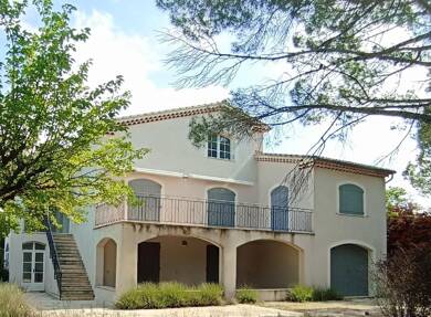 Villa à vendre 400 000 € 15 pièces 7 chambres 304 m² 300 m² de terrain Centre Ancien Pertuis 84120