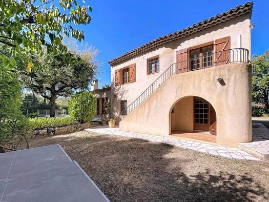 Maison à vendre 895 000 € 2 pièces 4 chambres 160 m² 2 500 m² de terrain Le Rouret 06650