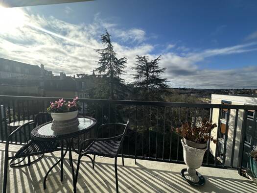 Appartement à vendre 241 500 € 4 pièces 2 chambres 114 m² 1er étage Poitiers 86000