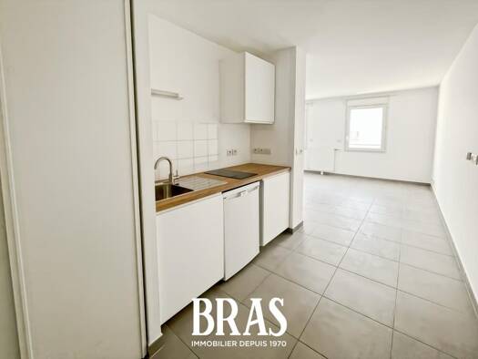 Appartement à louer 605 € 1 pièce 31 m² Étage 3/4 Canclaux Nantes 44100