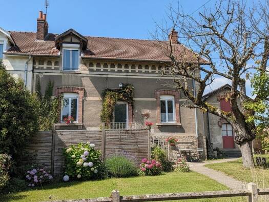 Maison à vendre 75 000 € 3 pièces 2 chambres 85 m² 397 m² de terrain Zone d'Activité Montceau-les-Mines 71300