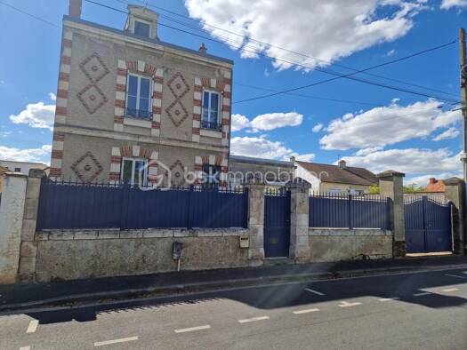 Maison de ville à vendre 121 000 € 9 pièces 4 chambres 143 m² 245 m² de terrain Jean Moulin Châtellerault 86100