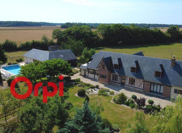 Maison à vendre 650 000 € 8 pièces 6<br/>chambres 250 m²<br/>superficie 15 000 m²<br/>terrain Centre Ville Bernay 27300