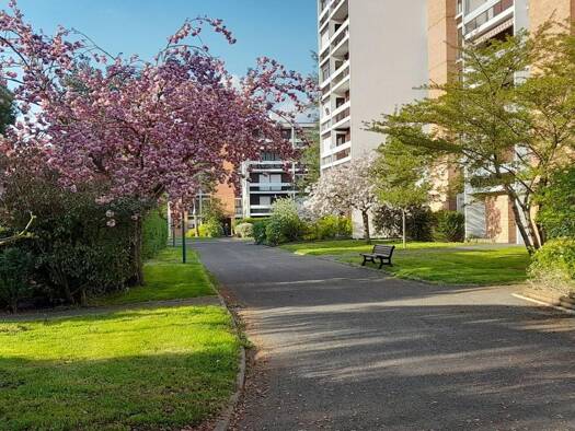 Appartement à vendre 172 000 € 3 pièces 2 chambres 72 m² RDC Ile de France Les Ulis 91940