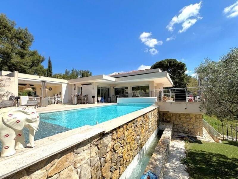 Maison à louer, 244m², CASSIS