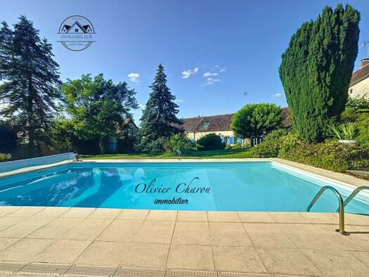 Maison à vendre 420 000 € 10 pièces 7 chambres 265 m² 2 309 m² de terrain Joigny 89300