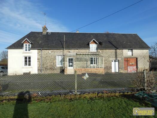 Maison à vendre 107 800 € 2 pièces 1 chambre 82 m² 3 290 m² de terrain Mortain-Bocage 50140